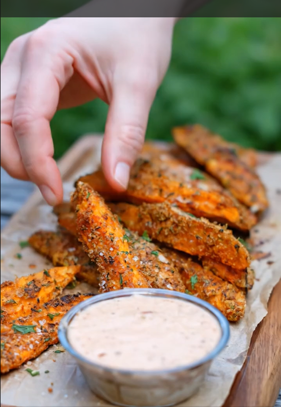 Garlic Parmesan Sweet Potato Wedges (Quick & Crispy)