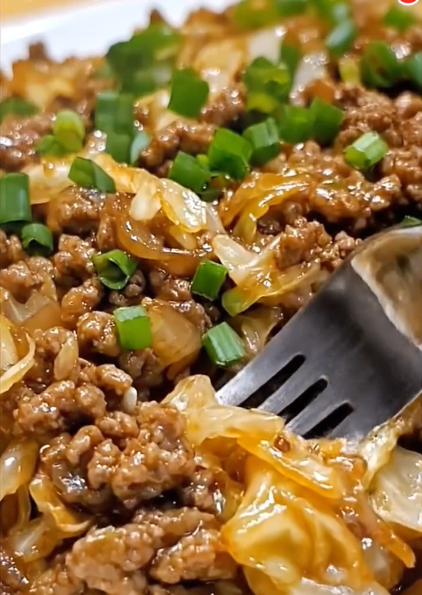 Egg Roll in a Bowl (Cabbage & Ground Beef Stir-Fry)